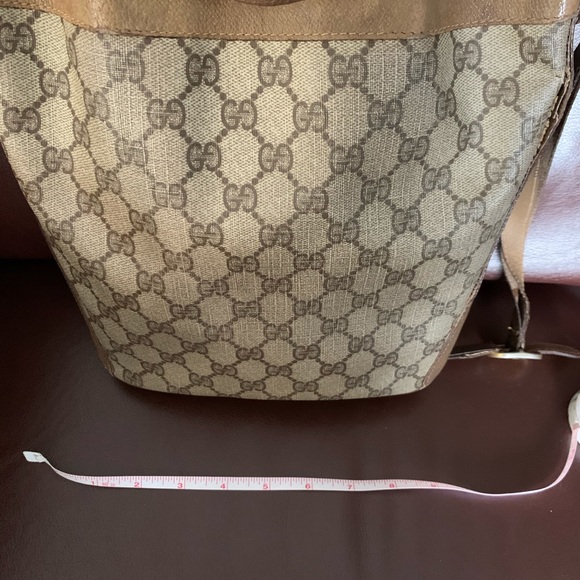 Authentic Gucci - Picture 9 of 11